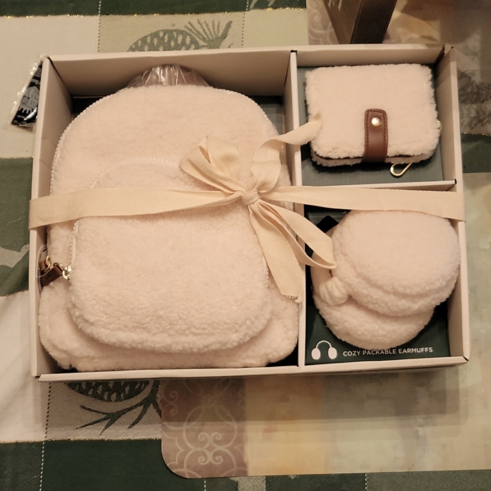 Aspen Sherpa 3 piece set off-white creamish color